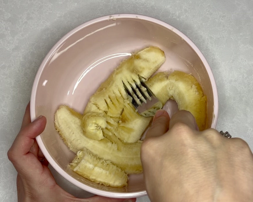 bananas being mashed with a fork