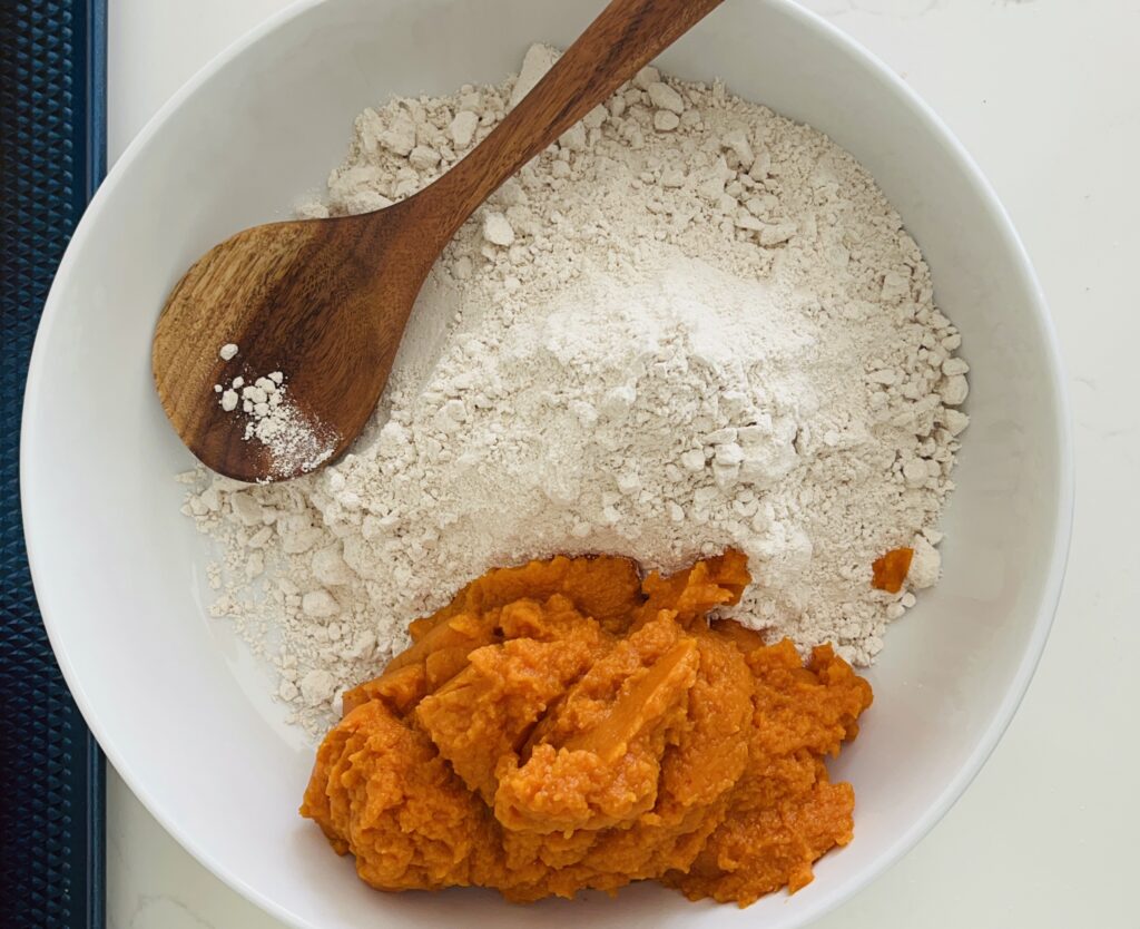 Spice cake mix with pumpkin puree in a bowl.
