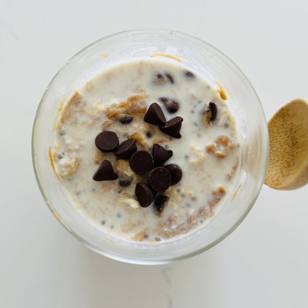 Chocolate ands Peanut Butter Overnight Oats