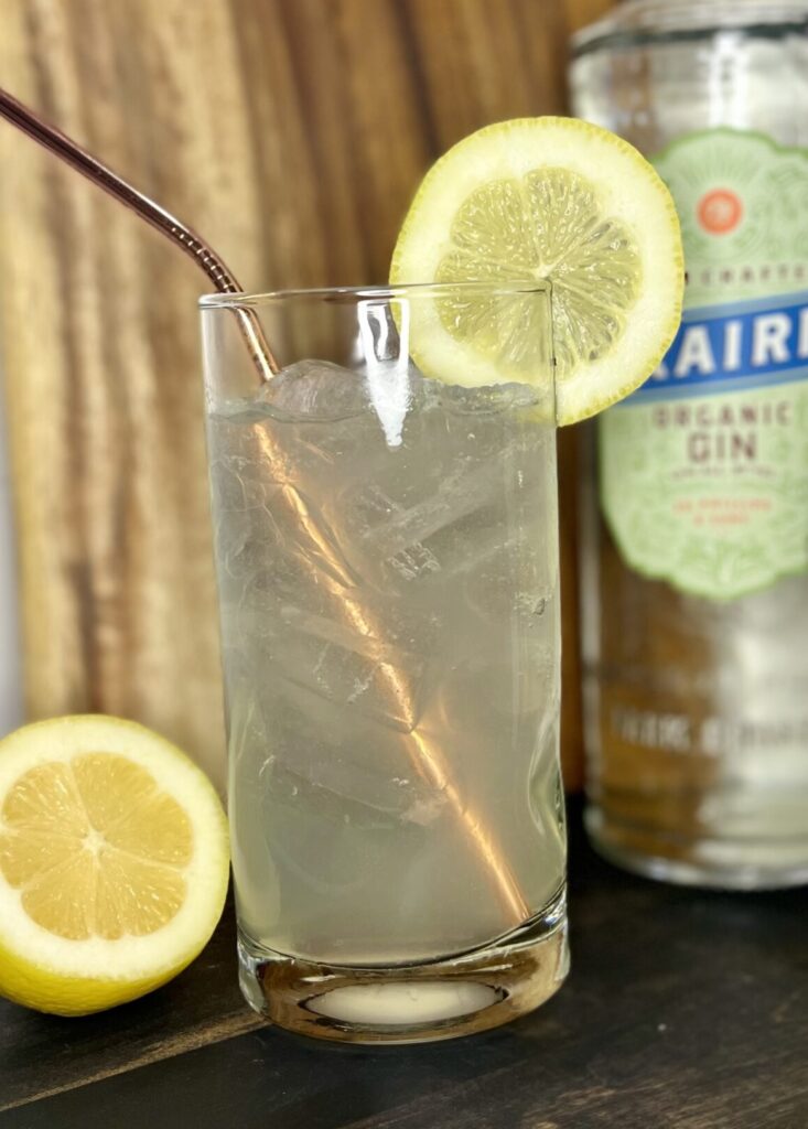 a Tom Collins cocktail with gin, seltzer, and lemon