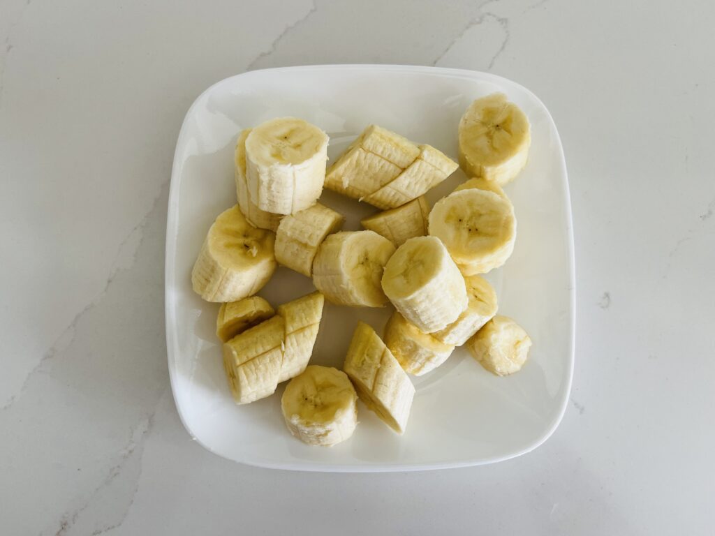 Sliced bananas on a plate