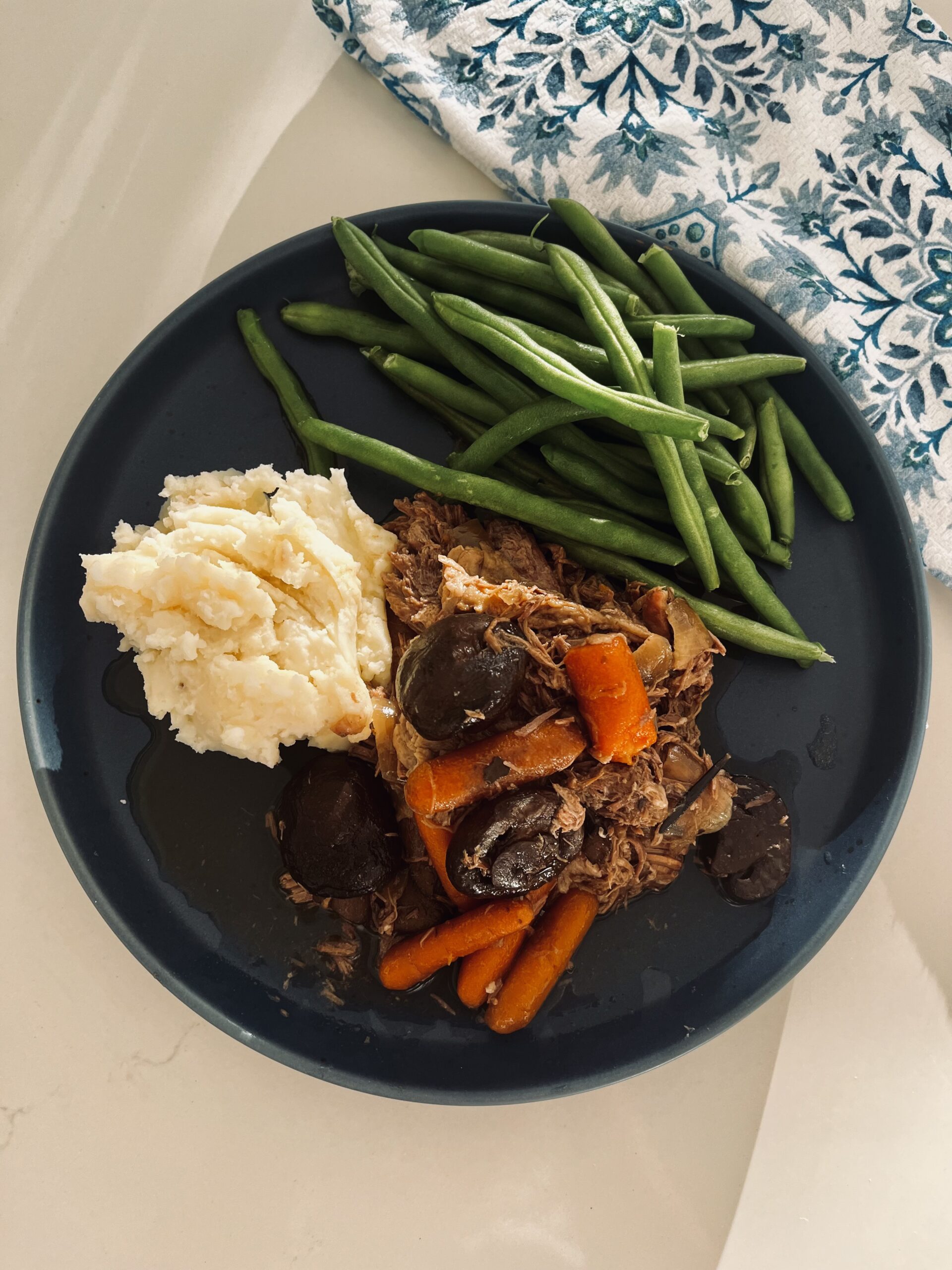 Slow Cooker Pot Roast with Mushrooms and Carrots