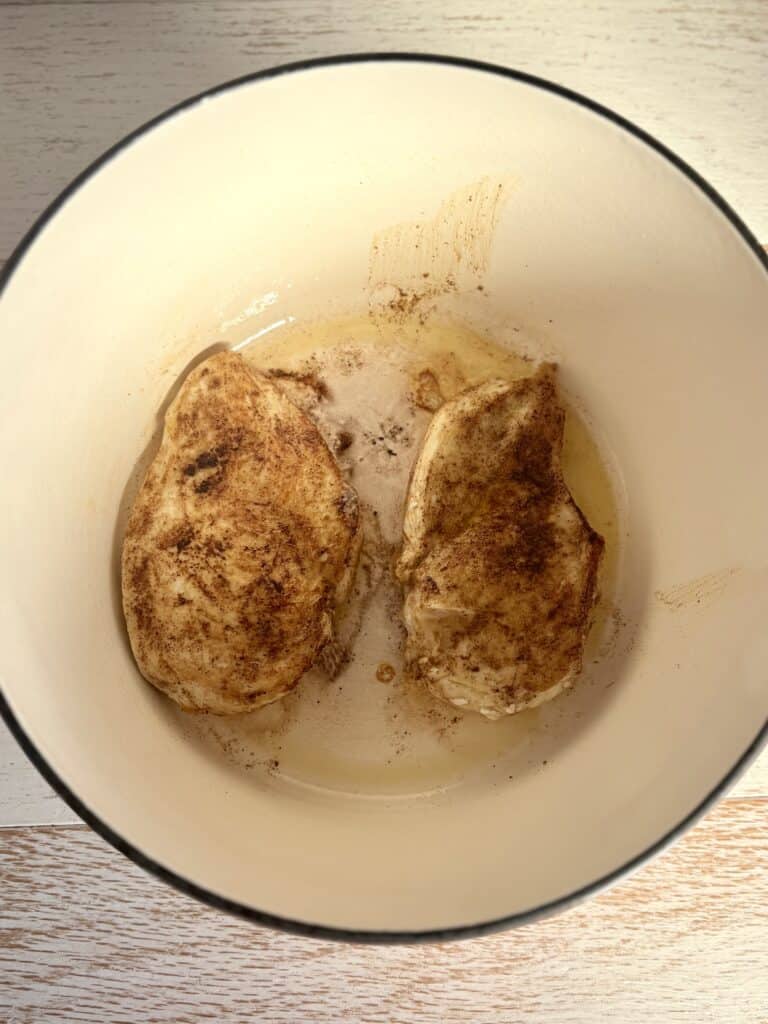 Healthy grilled chicken breasts in a white pot, seasoned and cooked to perfection. Ideal for nutritious meals, easy to prepare, and perfect for a balanced diet.